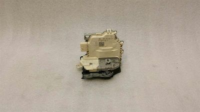 Audi A1 8X aizmugurējo kreiso durvju slēdzene 8X0839015C durvju slēdzene aizmugurējā kreisā