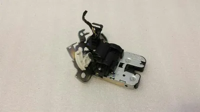 Ключалка за багажник Audi A3 8V фейслифт 4H0827505A ключалка за багажника