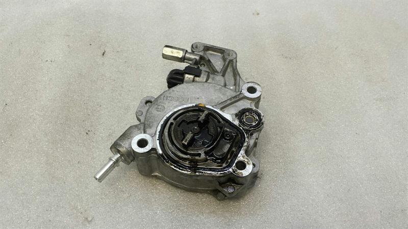 Land Rover Range Rover Evoque 2019-... Land Rover Evoque 2.2 TD Vacuum Pump LR037627 Vacuum Pump