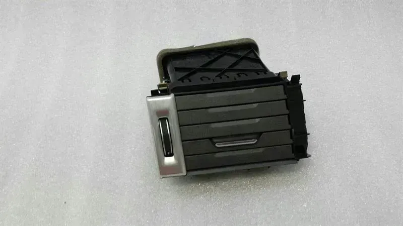 Land Rover Range Rover Evoque 2019-... Land Rover Evoque left air vent BJ32-018B08-AB ventilation nozzle ventilation grille left