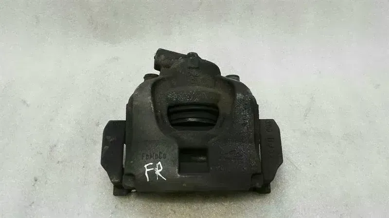 Land Rover Range Rover Evoque Land Rover Evoque 2.2 TD Right Front Caliper LR015386 Brake Caliper Front Right Body type: SUV
Fuel: Diesel
