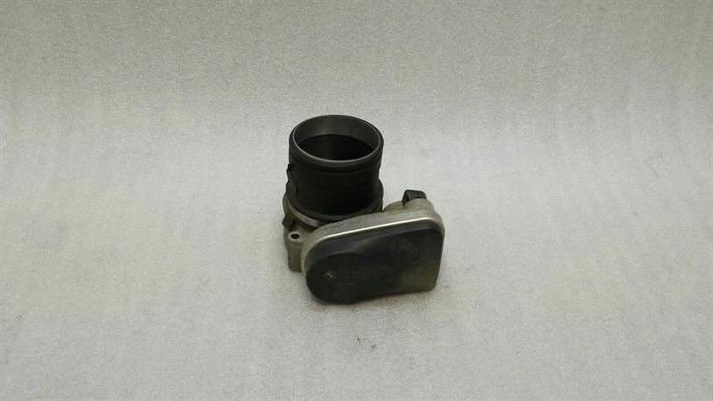 BMW Z4 (E85 / E86) BMW Z4 E85 E86 Throttle Body 7516946 Throttle Body N52B25A Body type: Convertible
Fuel: Petrol