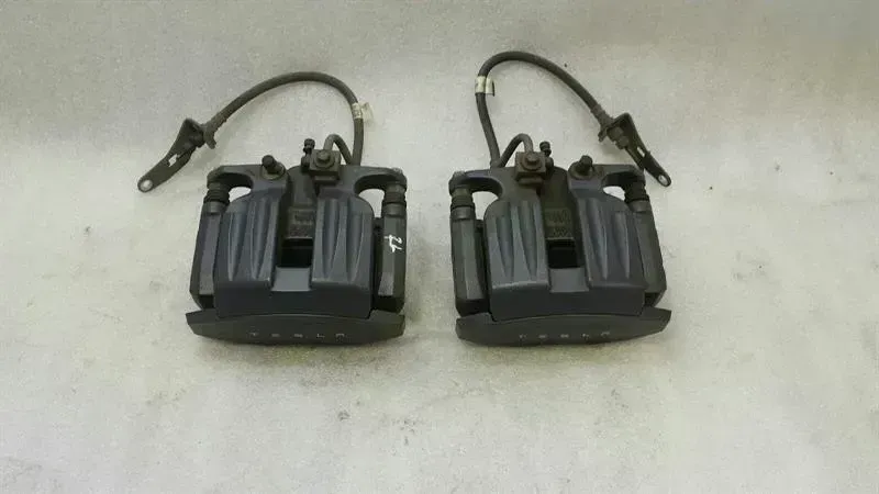 Tesla Model S Tesla Model S 75 Brake Caliper Rear 1027643-00-A Rear Brake Disc Body type: Hatchback
Fuel: ELECTRIC