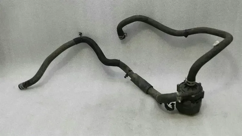 Tesla Model S Tesla Model S 75 Additional Cooling Pump 1037327-00-F Coolant Pump Pump Body type: Hatchback
Fuel: ELECTRIC