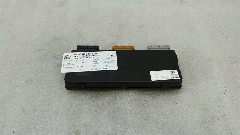 Tesla Model S Tesla Model S 75 RHD Right Seat Module 1100413-00-B Right Handlebar Body type: Hatchback
Fuel: ELECTRIC