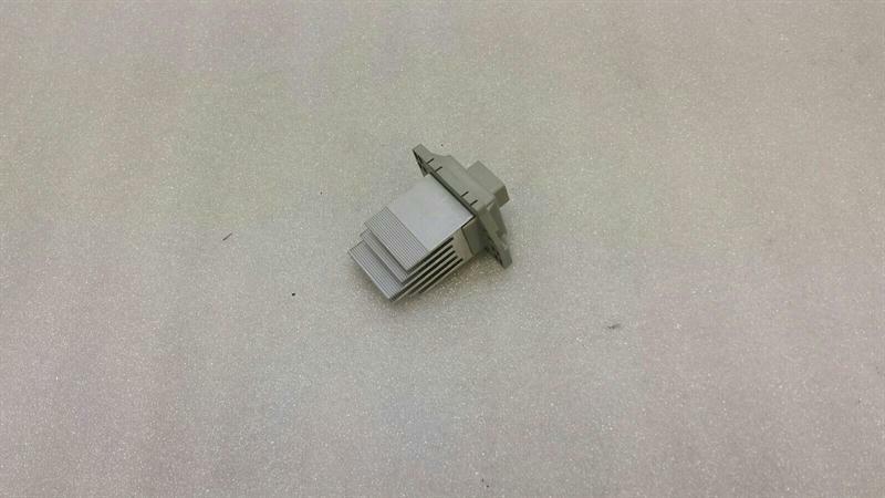 Tesla Model S Tesla Model S 75 Heater Resistor Fan Controller Body type: Hatchback
Fuel: ELECTRIC