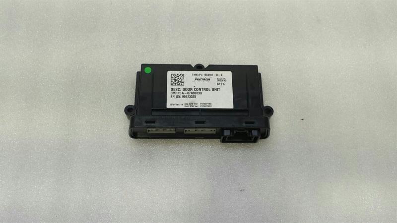 Tesla Model S Tesla Model S 75 Front Door Module 1003101-00-E Door Control Unit Front Body type: Hatchback
Fuel: ELECTRIC