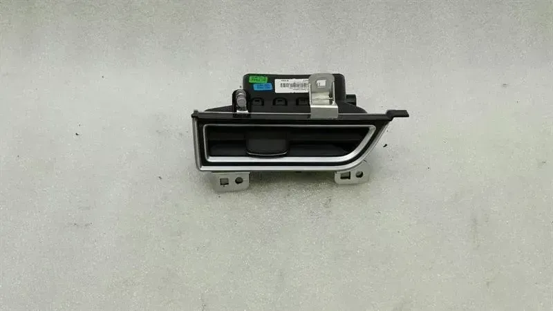 Tesla Model S Tesla Model S 75 Left Air Vent 1023243-00-C RHD RIGHT HAND DRIVE Body type: Hatchback
Fuel: ELECTRIC