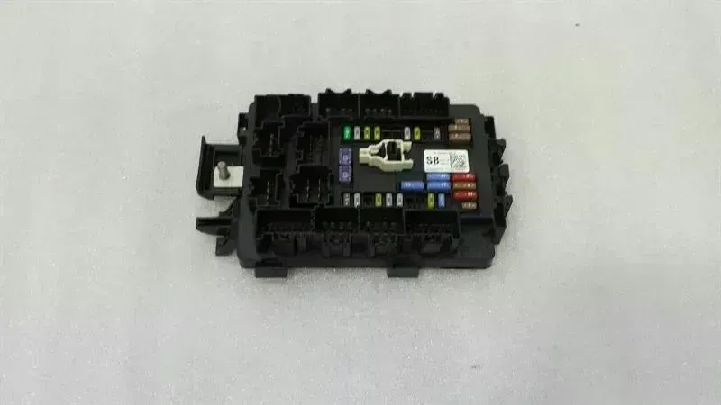 Tesla Model S Tesla Model S 75 Fuse Box 1034409-00-B Fuse Box Body type: Hatchback
Fuel: ELECTRIC