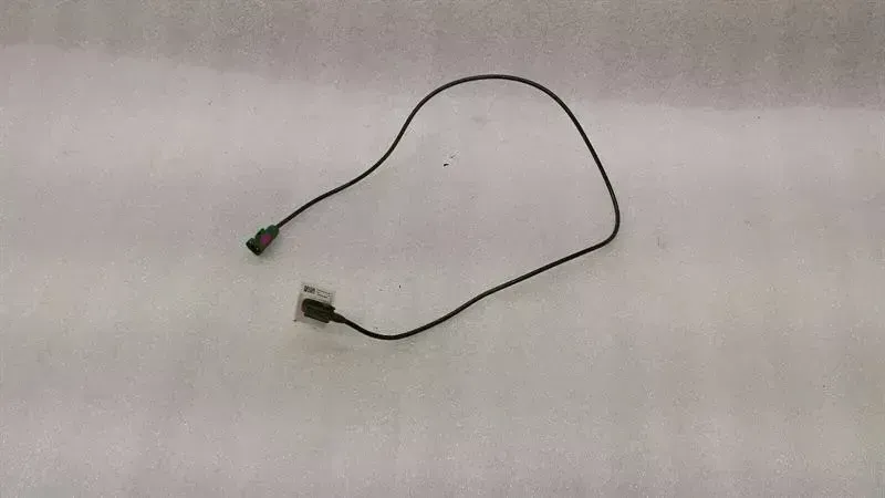 Tesla Model S Tesla Model S 75 Aerial / Antenna 1052393-00-B Antenna Bluetooth Body type: Hatchback
Fuel: ELECTRIC