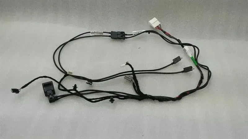 Tesla Model S Tesla Model S 75 USB Multimedia 10064815-01-B Wiring Harness Media Hub Body type: Hatchback
Fuel: ELECTRIC