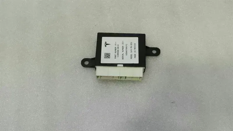 Tesla Model S TESLA MODEL S 75 Park Assist Module 1100308-00-A Steuergerät PTS ECU Body type: Hatchback
Fuel: ELECTRIC