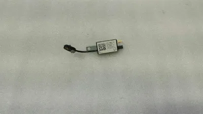 Tesla Model S 75 Антена / Антена 1004793-00-E Антенен усилвател
