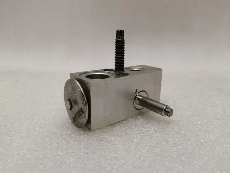 Tesla Model 3 Tesla Model 3 A/C Conditioner Valve 1101878-00-A Valve Body type: Hatchback
Fuel: ELECTRIC
