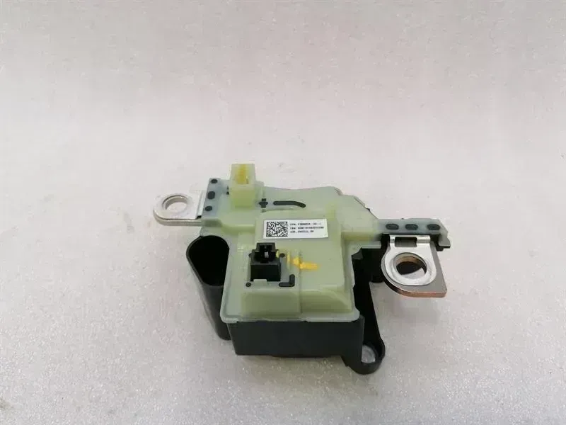 Tesla Model 3 Tesla Model 3 High Voltage Converter Switch 1089334-00-I Controller Body type: Hatchback
Fuel: ELECTRIC