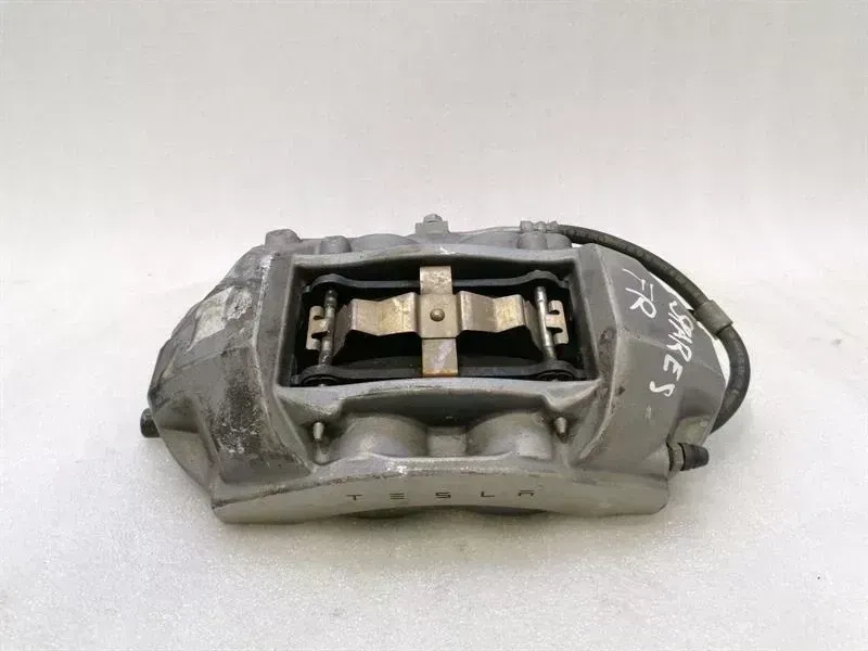 Tesla Model 3 Tesla Model 3 Right Front Caliper 8008204-00-A Front Right Brake Caliper Body type: Hatchback
Fuel: ELECTRIC