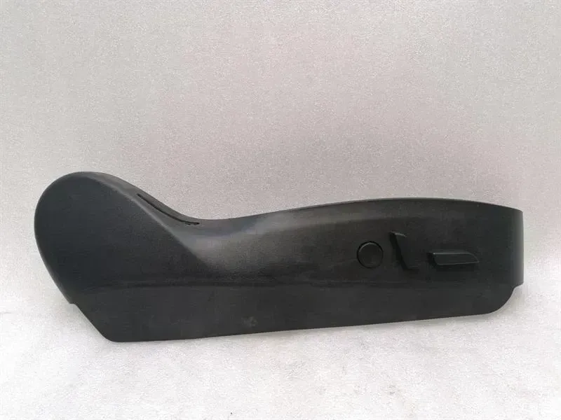 Tesla Model 3 Tesla Model 3 Standard Range Switch SEAT 1098530-00-F Switch SEAT RH Body type: Hatchback
Fuel: ELECTRIC