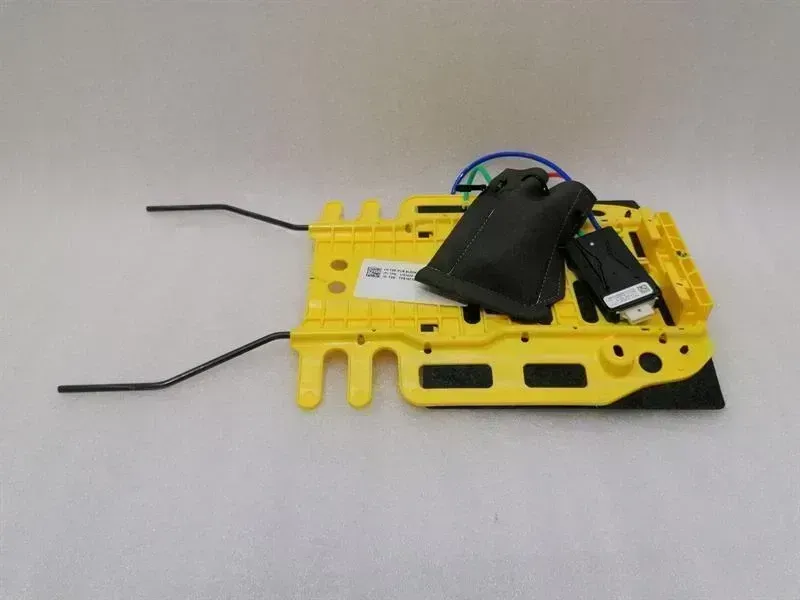 Tesla Model 3 Tesla Model 3 FLH Seat Lumbar 1107078-00-A Front Left Seat Lumbar Support Body type: Hatchback
Fuel: ELECTRIC