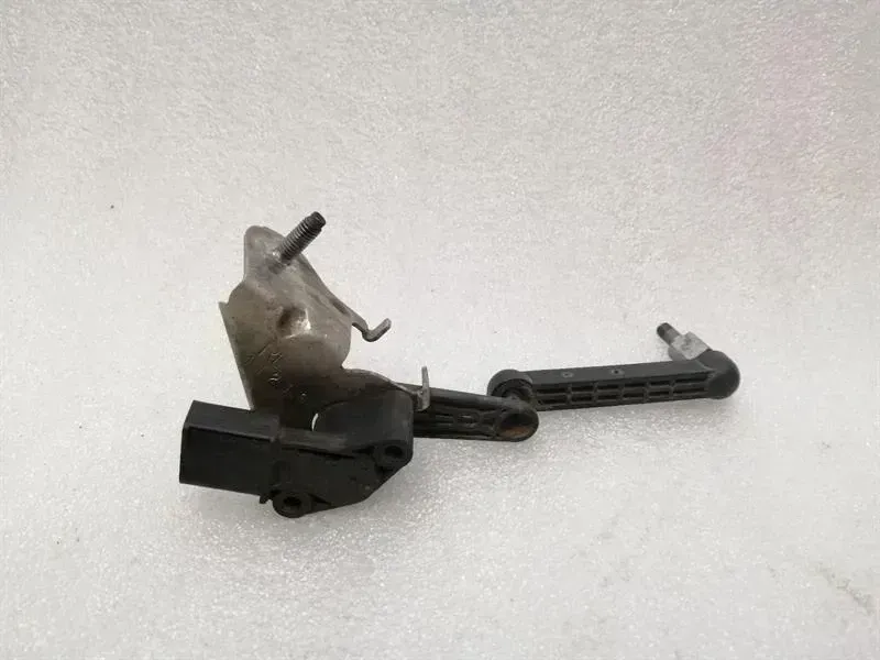 Tesla Model 3 Tesla Model 3 RLH Level Sensor 1044971-00-C Level Sensor Rear Left Body type: Hatchback
Fuel: ELECTRIC