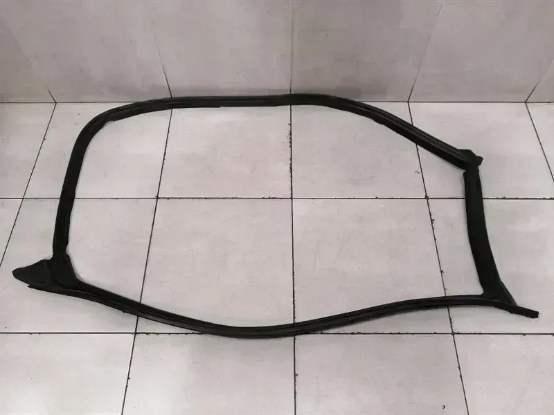Tesla Model 3 Tesla Model 3 Front Right Door Seal 1090500-00-L Door Seals Front Right Body type: Hatchback
Fuel: ELECTRIC