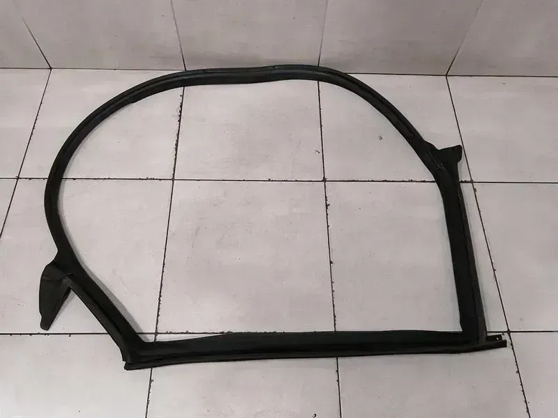 Tesla Model 3 Tesla Model 3 RLH Door Seal 1090511-00-L Door Seals Rear Left Body type: Hatchback
Fuel: ELECTRIC
