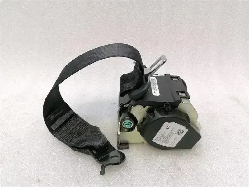 Tesla Model 3 Tesla Model 3 rear left seat belt 1110154-01-F seat belt belt rear left Body type: Hatchback
Fuel: ELECTRIC