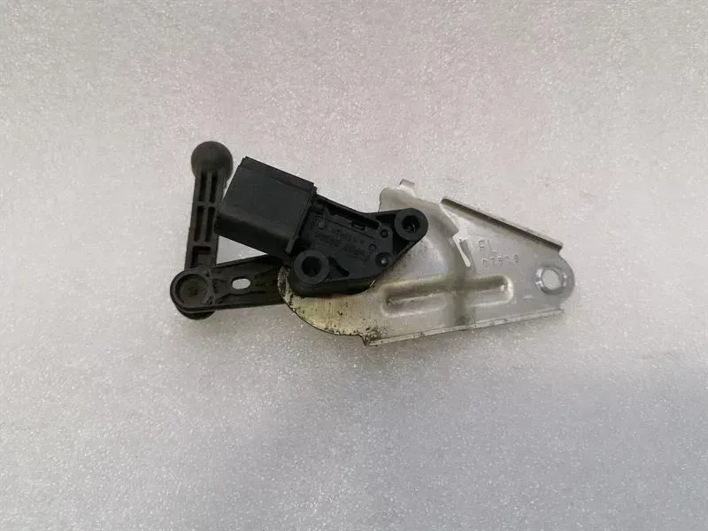 Tesla Model 3 Tesla Model 3 FLH Level Sensor 1044941-00-B Front Left Level Sensor Body type: Hatchback
Fuel: ELECTRIC