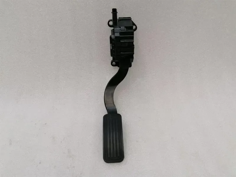 Tesla Model 3 Tesla Model 3 Standard Range Throttle Pedal (Electrical) 1011298 Throttle Pedal Body type: Hatchback
Fuel: ELECTRIC