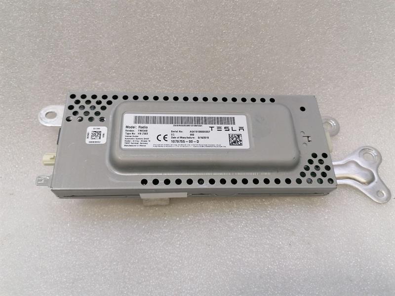 Tesla Model 3 Tesla Model 3 DAB FM Receiver Tuner Module 1079755-00-D Controller Body type: Hatchback
Fuel: ELECTRIC