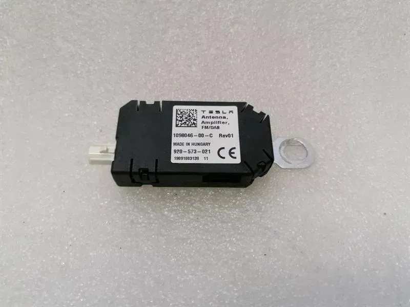Tesla Model 3 Tesla Model 3 Aerial / Antenna 1098046-00-C Antenna Body type: Hatchback
Fuel: ELECTRIC