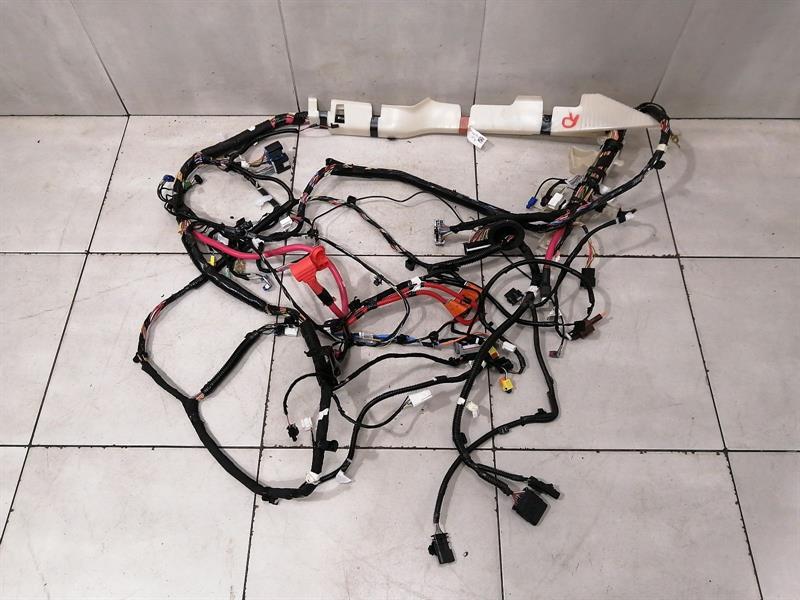 Tesla Model 3 Tesla Model 3 Right Main Body Wiring 1067955-03-G Right Wiring Harness Body type: Hatchback
Fuel: ELECTRIC