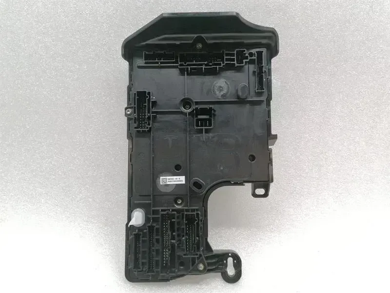 Tesla Model 3 Tesla Model 3 Long Range Fuse Box 1567454-00-B Comfort Fuse Box Body type: Hatchback
Fuel: ELECTRIC