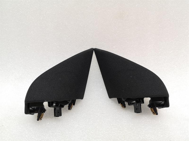 Tesla Model 3 Tesla Model 3 Long Range Tweeter Speaker 1079741-00-A Speaker Set Body type: Hatchback
Fuel: ELECTRIC