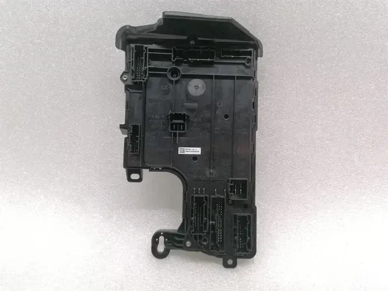Tesla Model 3 Tesla Model 3 Long Range Fuse Box 1567455-00-C Fuse Box Body type: Hatchback
Fuel: ELECTRIC