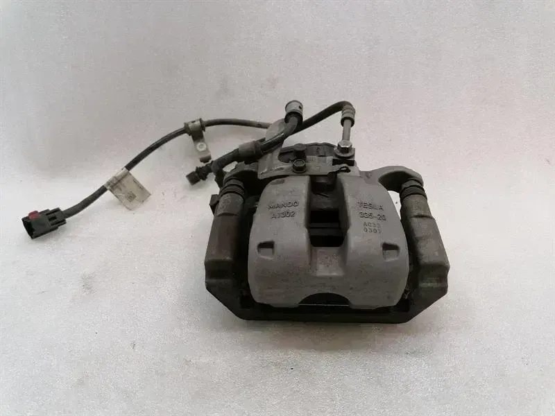 Tesla Model 3 Tesla Model 3 Long Range Rear Brake Caliper 1044623-00-I Brake Caliper Rear Left Body type: Hatchback
Fuel: ELECTRIC