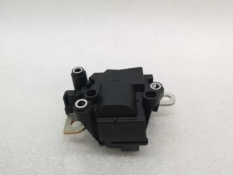 Tesla Model 3 Tesla Model 3 Long Range High Voltage Converter Relay 1089334-90-J Relay Body type: Hatchback
Fuel: ELECTRIC