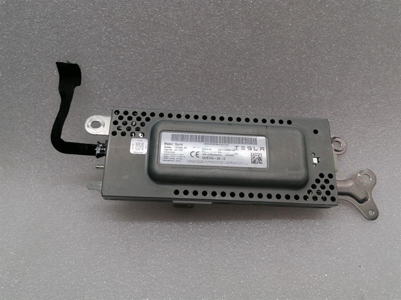 Tesla Model 3 Tesla Model 3 Long Range Tuner FM module 1079755-00-D ECU Body type: Hatchback
Fuel: ELECTRIC