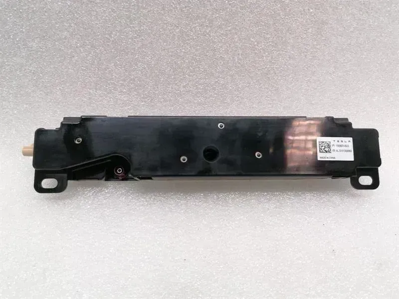 Tesla Model 3 Tesla Model 3 Bluetooth Aerial / Antenna 1585601-00-D Antenna Body type: Hatchback
Fuel: ELECTRIC