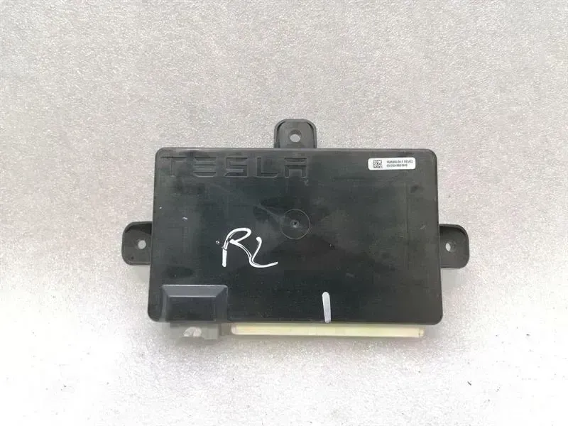Tesla Model X Electronic module Tesla Model X Rear Left Door Module 1045490-00-...