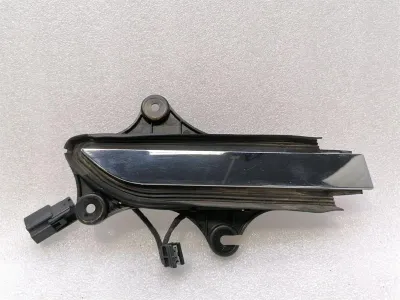 Tesla Model X 75D Klamka drzwi tylnych prawych 1045158-00-D Klamka drzwi tylnych prawych