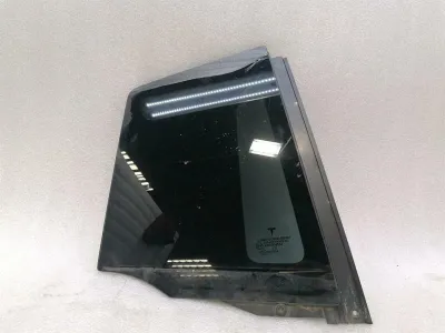 Tesla Model X prawa tylna szyba boczna 1055274-00-G Panel drzwi 1/4 tylny prawy