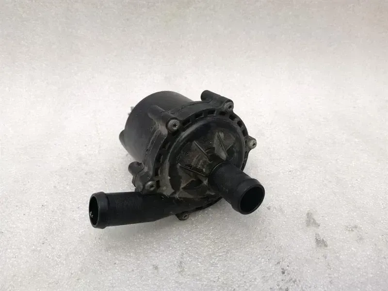 Tesla Model X Lisä- jäähdytyspumppu (turbo) Tesla Model X 75D Additional Cooling Pump 10545...