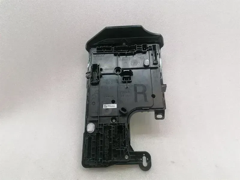 Tesla Model 3 Tesla Model 3 Long Range Electronic Module 1567454-00-B Comfort Controller Body type: Hatchback
Fuel: ELECTRIC