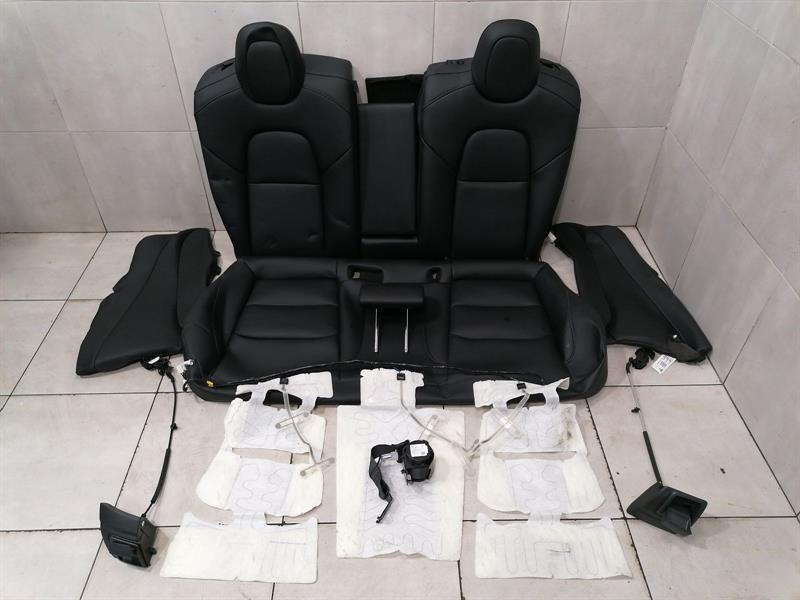 Tesla Model 3 Tesla Model 3 long range seatpad rear seat covers seat Body type: Hatchback
Fuel: ELECTRIC