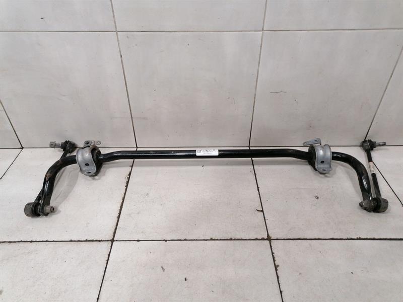 Tesla Model 3 Tesla Model 3 Long Range Anti Roll Bar Front 1144387-00-A Front Anti Roll Bar Body type: Hatchback
Fuel: ELECTRIC