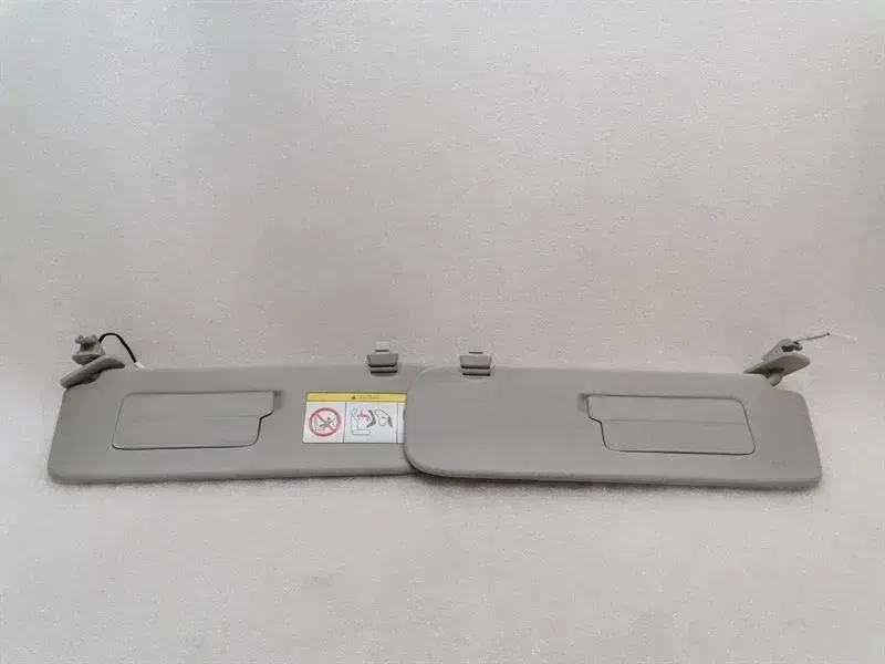 Tesla Model 3 Tesla Model 3 Long Range Sun Visor Set 1088740-06-F Sun Visor Visor Set Body type: Hatchback
Fuel: ELECTRIC