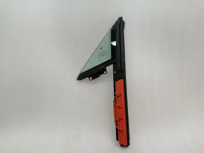 Tesla Model S 100D vänster fram 1/4 glas 1821299-00-A Dörrpanel 1/4 fram vänster