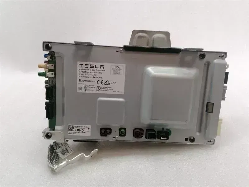 Tesla Model 3 Tesla Model 3 Long Range Car Computer Module 1566786-05-C ECU Body type: Hatchback
Fuel: ELECTRIC