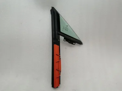 Tesla Model S 100D prawy przód 1/4 szyba 1821301-00-A panel drzwi 1/4 przód prawy