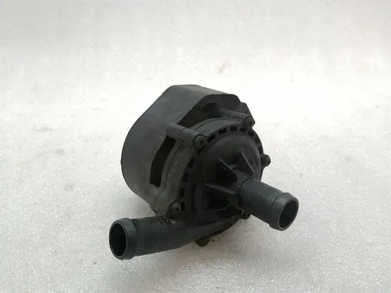 Tesla Model S Lisä- jäähdytyspumppu (turbo) Tesla Model S 100D Additional Cooling Pump 1035...
